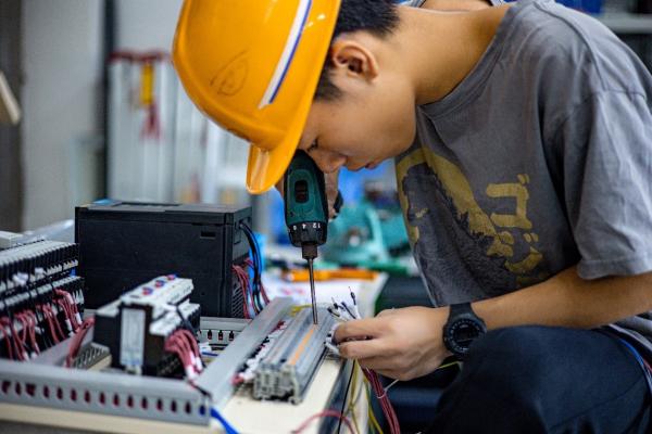 技校学电气技术好找工作吗-技校学电气技术好找工作吗女生