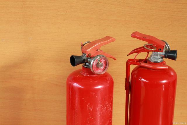 电气设备火灾时不可以使用的灭火器是什么-电气设备火灾时不可以使用的灭火器是什么型灭火器